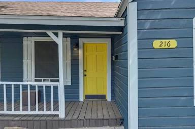Main picture of 216 E Division St