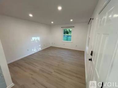 Main picture of 106 Yulan Dr