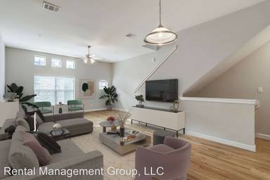 Main picture of 11315 Main St