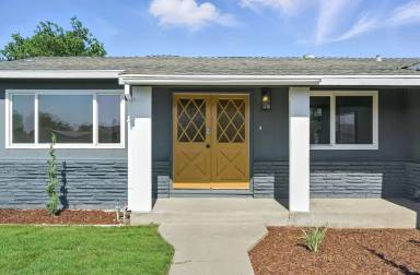 Main picture of 110 S Olive St