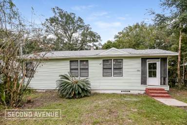 Main picture of 7072 Wakefield Ave