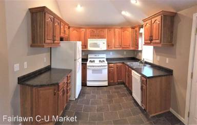 Main picture of 902 E Illinois St