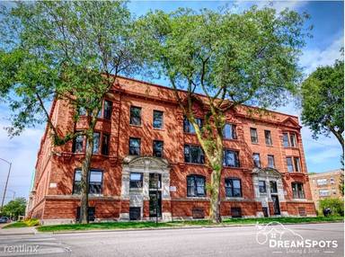 Main picture of 4752 S Michigan Ave