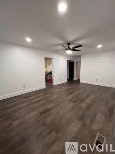 Main picture of 407 N Laurel Cir