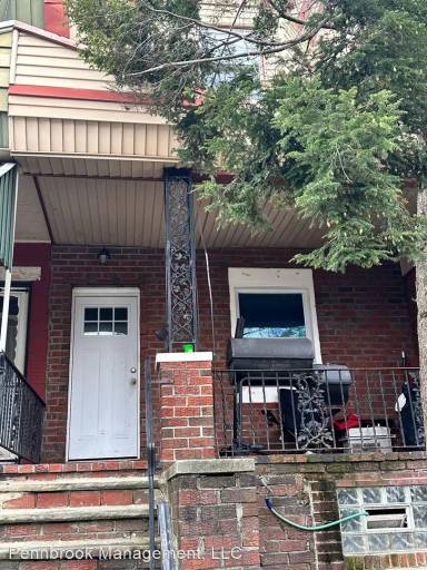 Main picture of 741 S 58th St