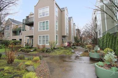 Main picture of 1710 S Harbor Way
