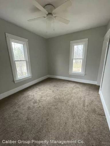 Main picture of 301 Center St
