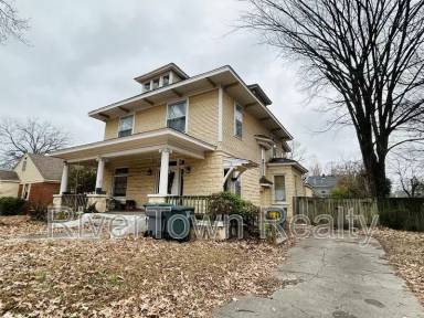 Main picture of 121 N Willett St