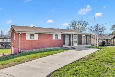 Main picture of 210 Williamsburg Rd