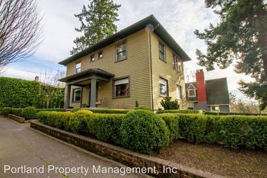 Main picture of 3012 NE Fremont St