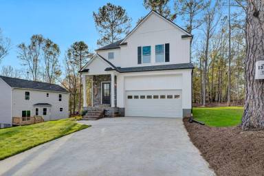 Main picture of 135 Dagnall Cir