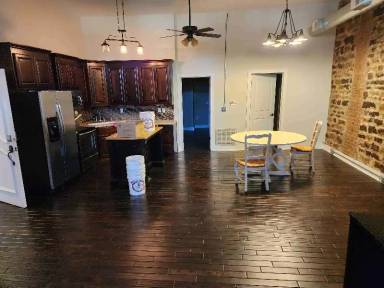 Main picture of 318 Neosho St