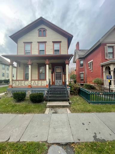 Main picture of 15 Madison St