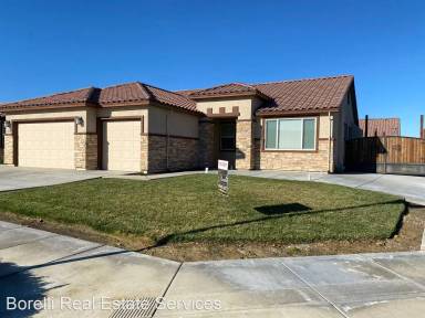 Main picture of 2476 N Mountainside Dr
