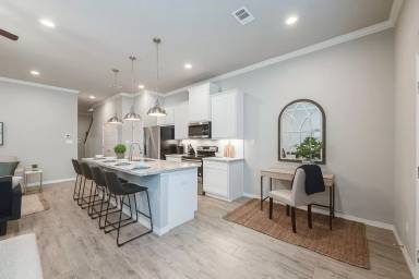 Main picture of 4009 Oaklawn St