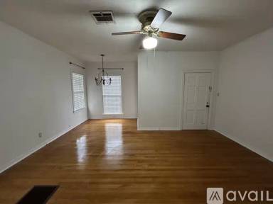 Main picture of 200 Rochelle Ave