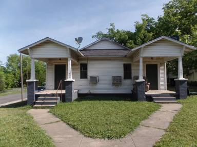 Main picture of 500 E 16th St