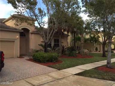 Main picture of 15875 SW 51st St