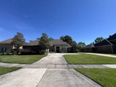 Main picture of 2913 Country Lake Dr