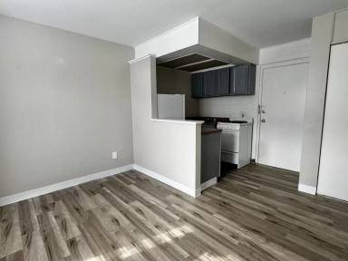 Main picture of 1330 W 5th Ave