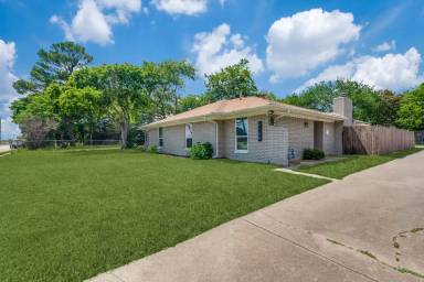 Main picture of 3105 Medina St