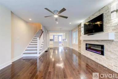Main picture of 2139 Victor St