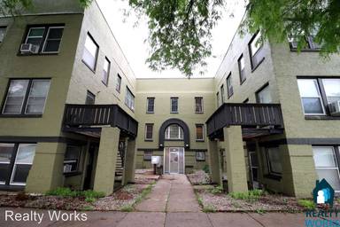 Main picture of 300 S 16th St