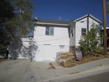 Main picture of 737 4th Ave W