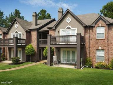 Main picture of 400 Orchard Cir W