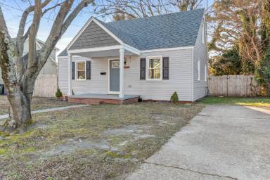 Main picture of 8045 E Glen Rd