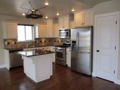 Main picture of 4274 W Center St