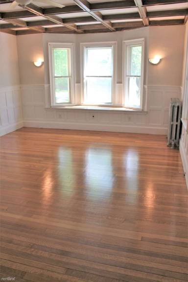 Main picture of 27 Magoun Ave