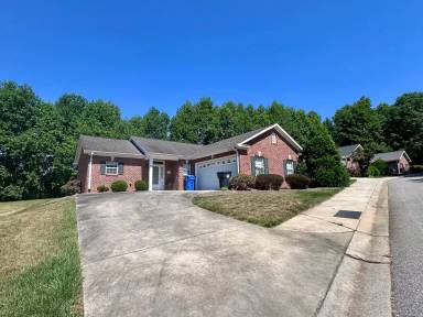 Main picture of 212 Old Brickyard Cir