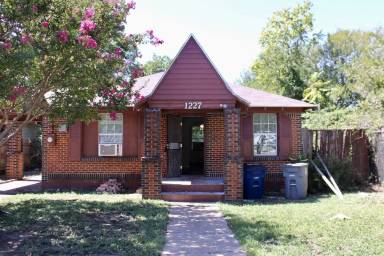 Main picture of 1227 S Ewing Ave