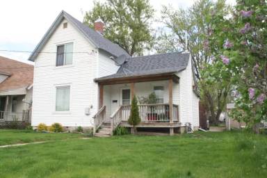 Main picture of 707 4th St SE