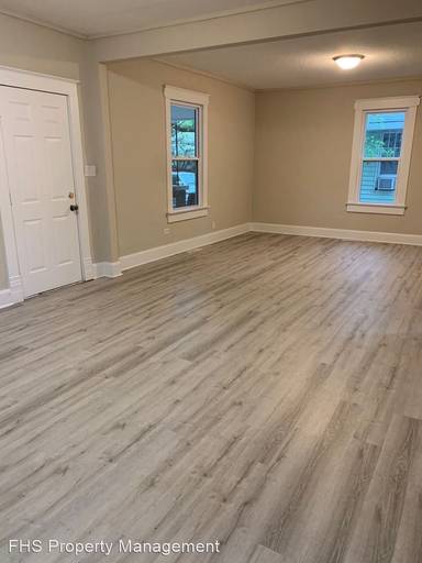 Main picture of 901 W Scott St