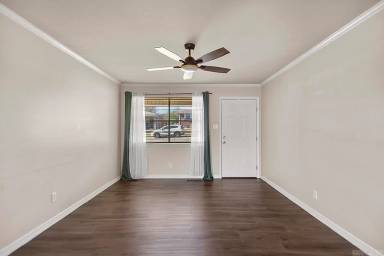 Main picture of 4704 N Cypress St