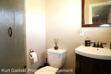 Main picture of 1799 Iowa St