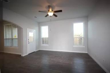 Main picture of 100 - 167 Lakeview Ct