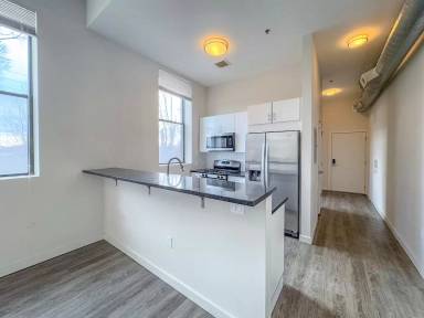 Main picture of 1435 State St