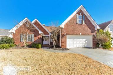 Main picture of 2112 Highland Club Dr SE