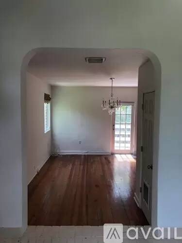 Main picture of 100 NE 43rd St