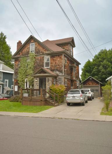 Main picture of 21 Pleasant St