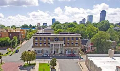 Main picture of 101 S Victory St