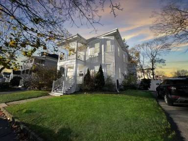Main picture of 223 Dover