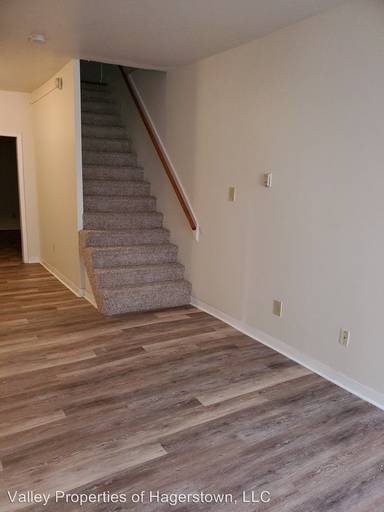 Main picture of 810 Buxton St