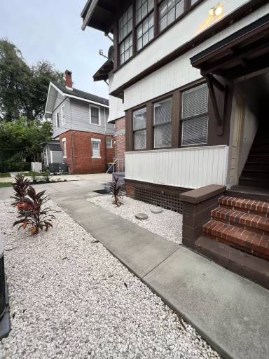Main picture of 2350 College St