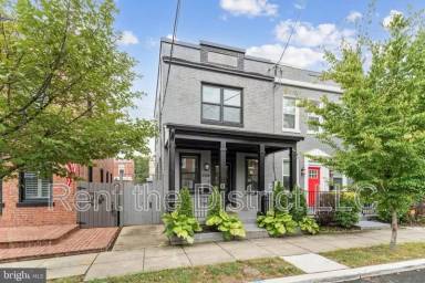 Main picture of 608 Roxboro Pl NW