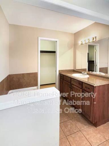 Main picture of 322 20th St E