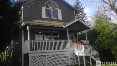 Main picture of 2116 E Grand Ave